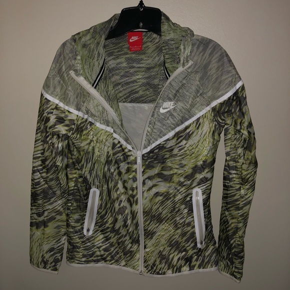 NIKE WINDBREAKER| New and Never Worn - Picture 1 of 2
